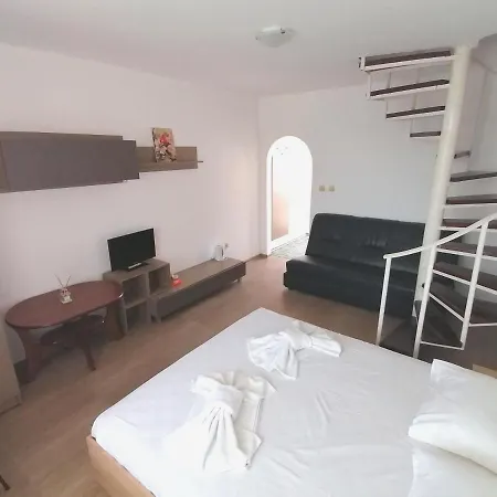 Siana House Ράβντα