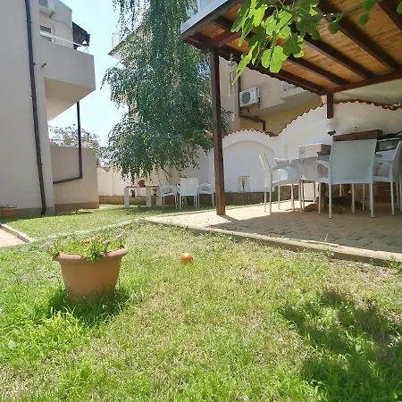 Siana House 2*