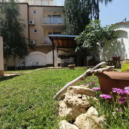 Πανσιόν Siana House Ράβντα