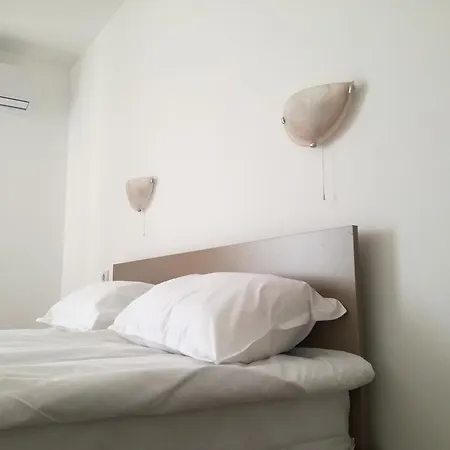 Πανσιόν Siana House Ράβντα
