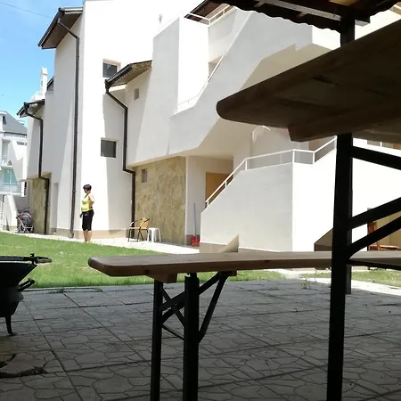 Πανσιόν Siana House 2*