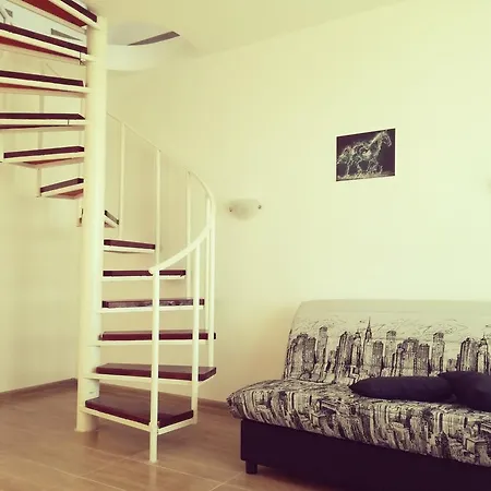 Πανσιόν Siana House 2*