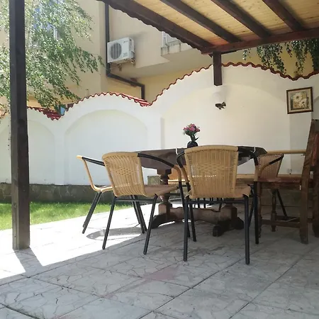Πανσιόν Siana House 2*