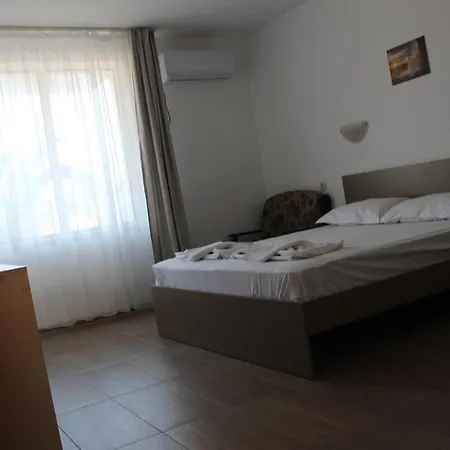 Πανσιόν Siana House Ράβντα