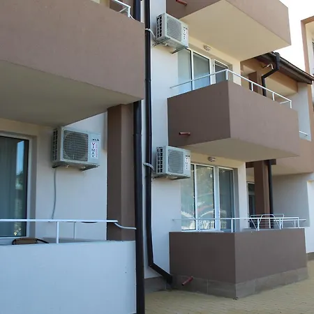 Πανσιόν Siana House Ράβντα