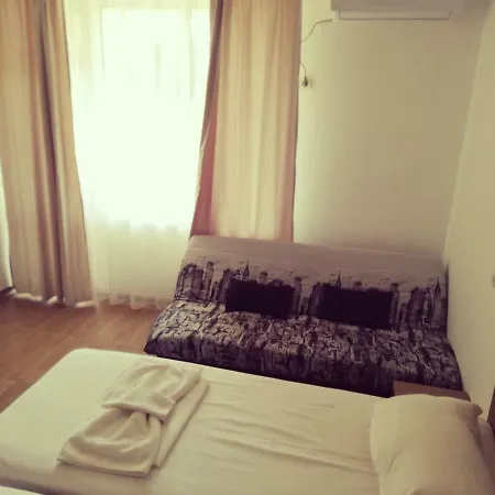 Siana House Ράβντα